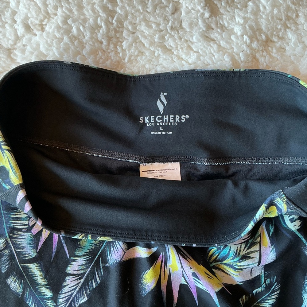 Skechers Black Tropical Print golf skirt - Picture 2 of 3